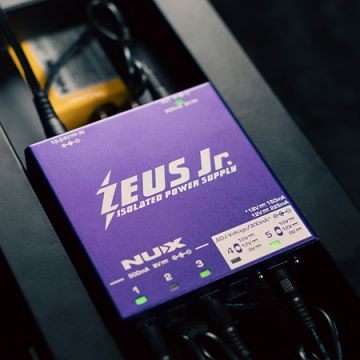 NUX Zeus Jr. multivirtalähde pedaaleille